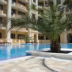 Flora Free Parking Apartment